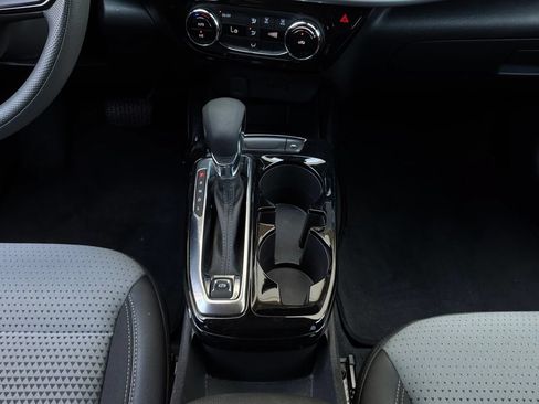 Used 2025 Chevrolet Trax LT FWD image 14