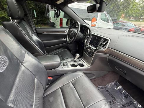 Used 2018 Jeep Grand Cherokee Overland AWD/4WD image 11