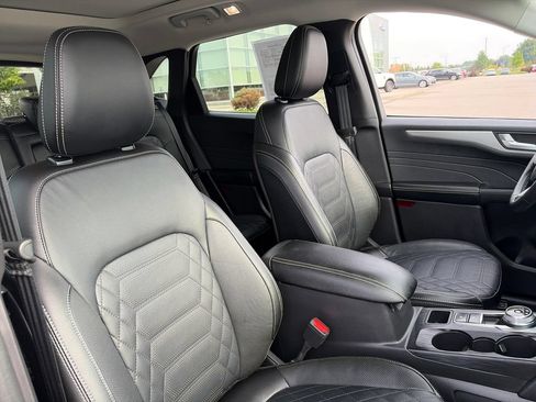 Used 2024 Ford Escape Platinum w/ Premium Technology Package AWD/4WD image 12