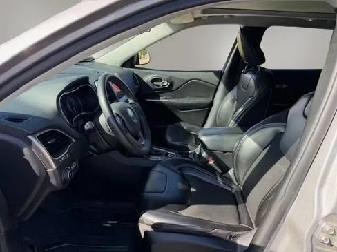 Used 2020 Jeep Cherokee Latitude Plus FWD image 10