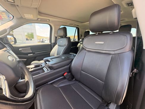 Used 2025 Ford Expedition Platinum AWD/4WD image 23