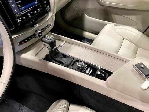 Used 2021 Volvo XC60 T5 Inscription w/ Climate Package AWD/4WD image 17