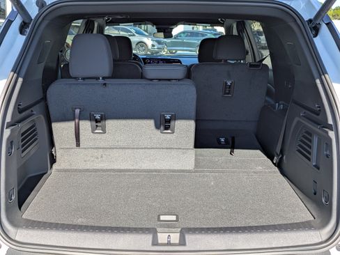 New 2025 Chevrolet Traverse LT w/ Enhanced Driving Package image 7