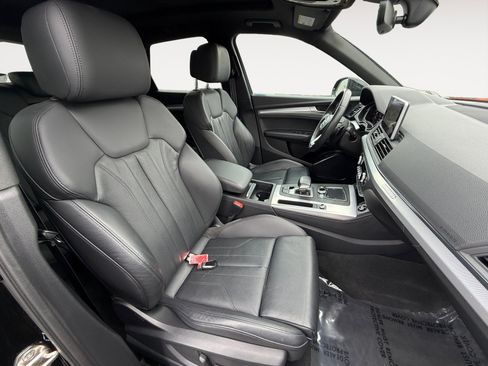 Used 2020 Audi Q5 2.0T Titanium Premium Plus w/ Premium Plus Package image 19