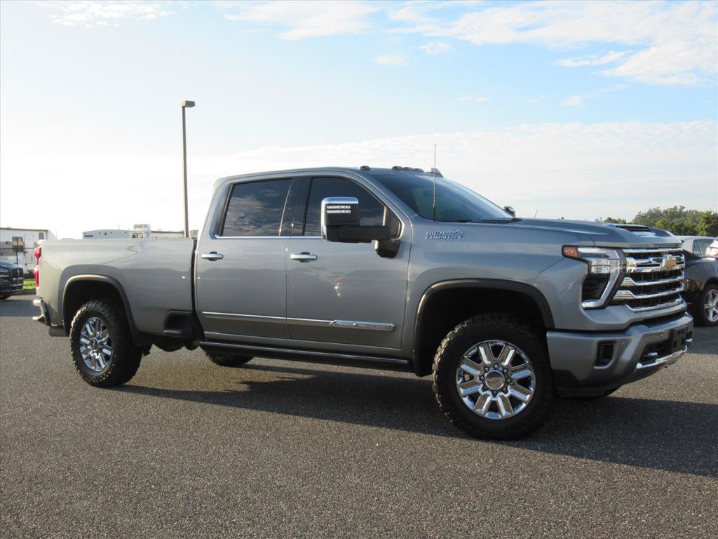 Used 2024 Chevrolet Silverado 2500 High Country w/ Technology Package AWD/4WD image 2