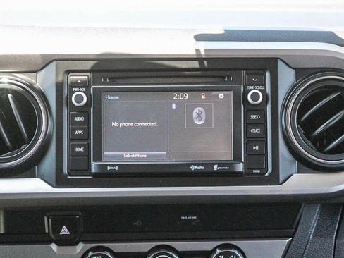 Used 2019 Toyota Tacoma SR5 RWD image 4