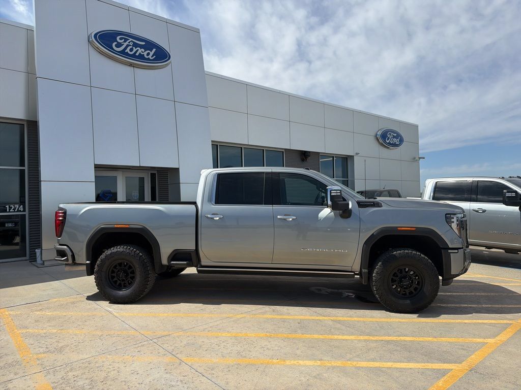 Used 2024 GMC Sierra 3500 Denali Ultimate w/ LPO, GMC Protection Package AWD/4WD image 12