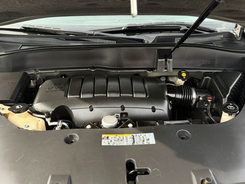 Used 2013 GMC Acadia SLE FWD image 17