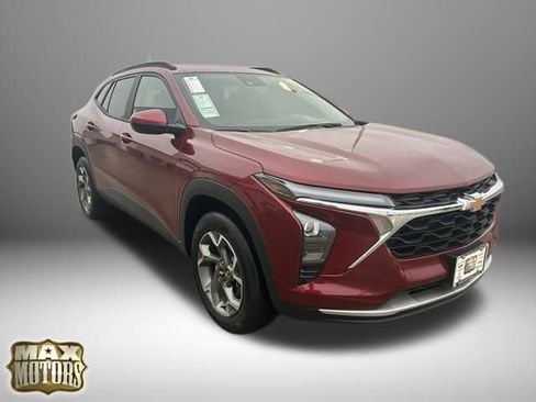 Used 2025 Chevrolet Trax LT w/ LT Convenience Package image 10