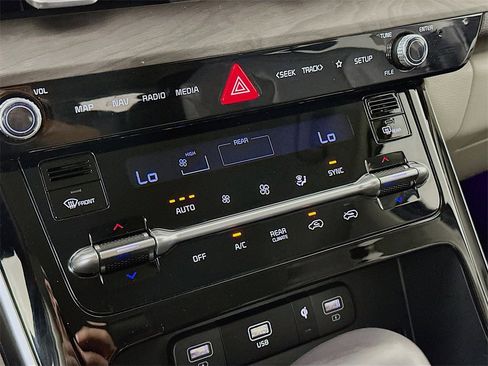 Certified 2024 Kia Carnival EX image 26