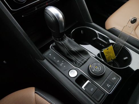 Certified 2022 Volkswagen Atlas Cross Sport SEL Premium R-Line image 24