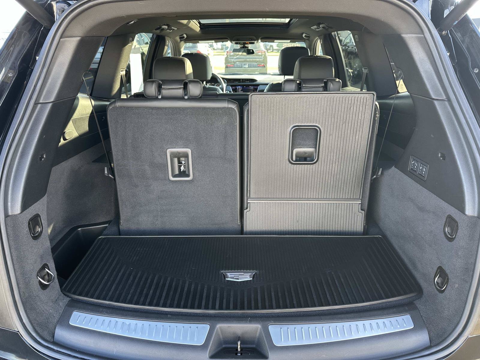 Certified 2025 Cadillac XT6 Sport w/ LPO, Floor Liner Package AWD/4WD image 9