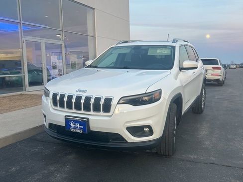 Used 2019 Jeep Cherokee Latitude Plus w/ Comfort/Convenience Group image 3
