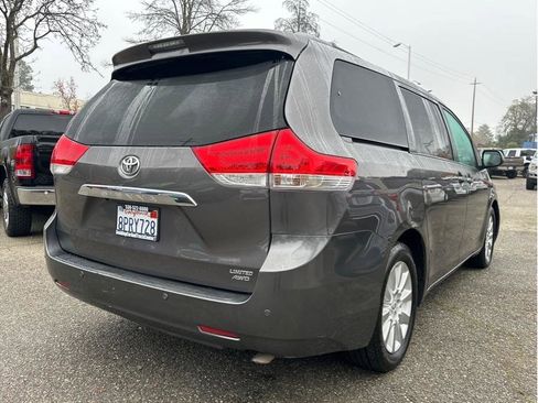 Used 2012 Toyota Sienna Limited image 8