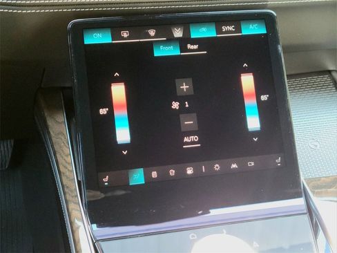 Used 2025 Cadillac Escalade ESV Sport Platinum w/ LPO, ONYX Package image 22