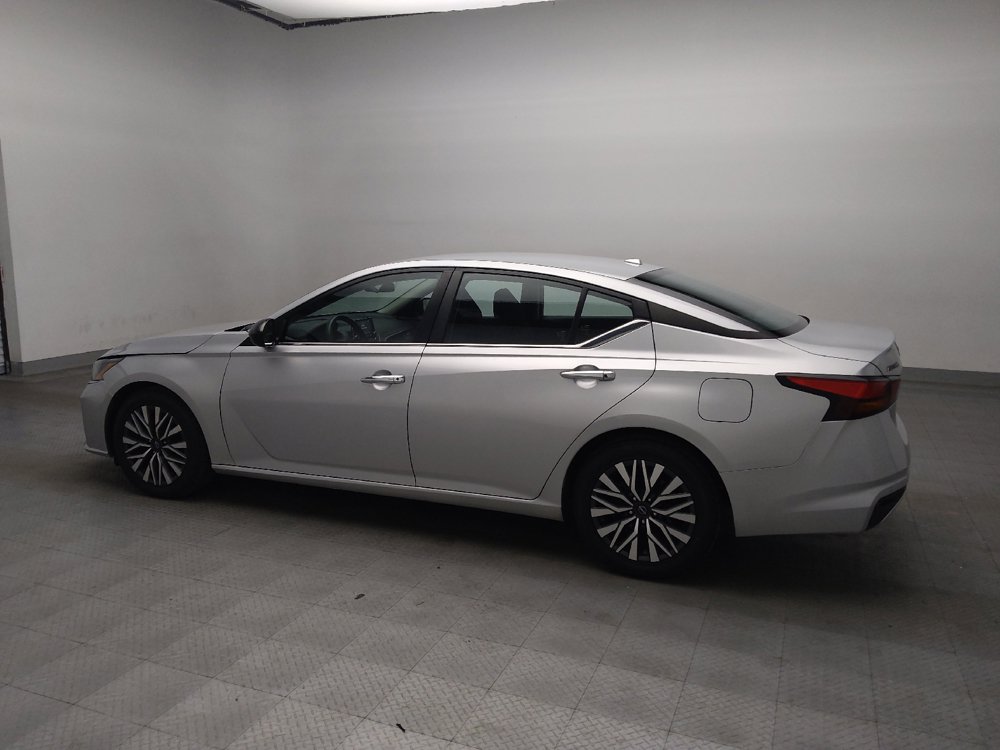 Used 2024 Nissan Altima 2.5 SV FWD image 3