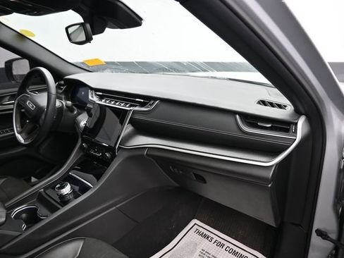 Used 2024 Jeep Grand Cherokee Altitude image 10