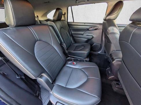 Used 2022 Toyota Highlander XLE image 20