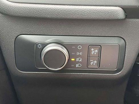 Certified 2020 Ford Escape SE image 28