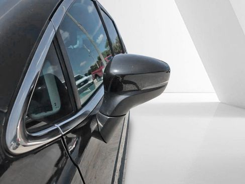 Used 2023 Chrysler Pacifica Touring-L FWD image 11