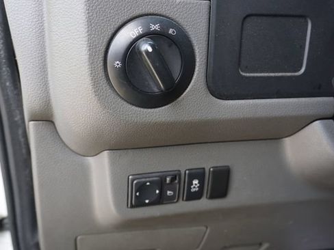 Used 2015 Nissan NV 1500 SV RWD image 28