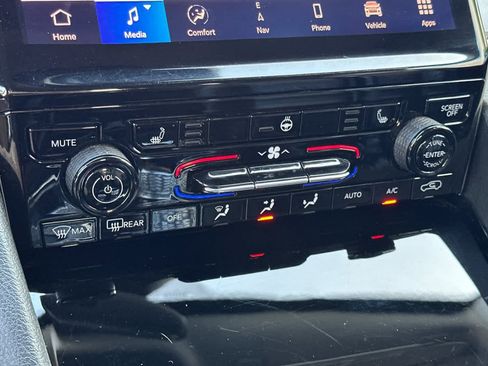 Used 2023 Jeep Grand Cherokee Limited image 21