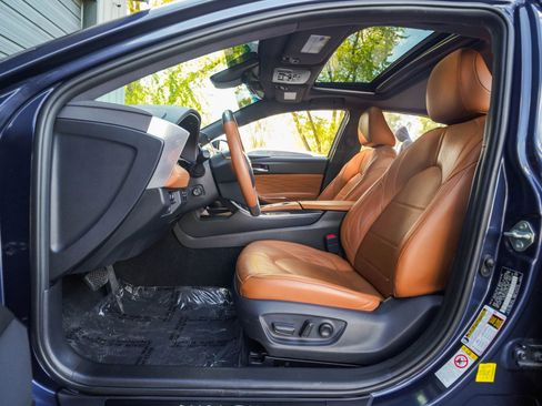 Used 2019 Toyota Avalon Limited image 13