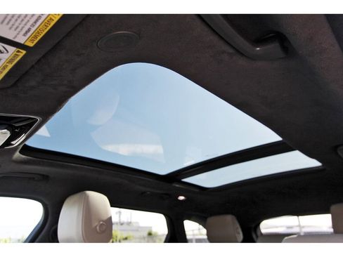 Used 2023 Land Rover Range Rover Velar R-Dynamic S image 29