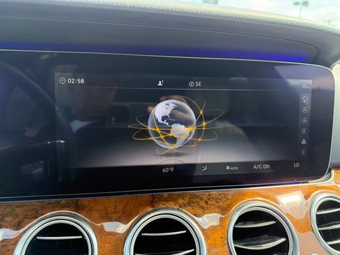 Used 2018 Mercedes-Benz E 300 4MATIC image 31