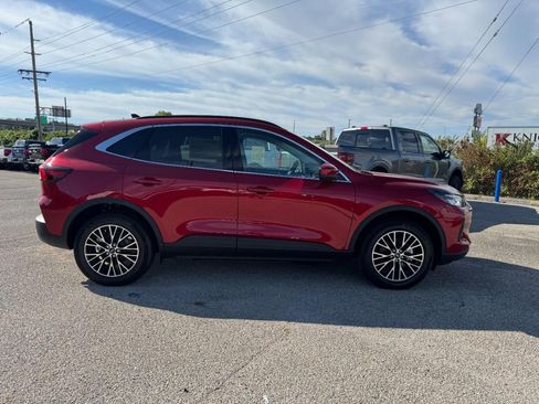 New 2025 Ford Escape SE w/ Class II Trailer Tow Package image 2