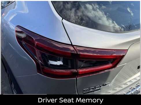 Used 2022 Nissan Rogue Sport SL w/ Premium Package image 11