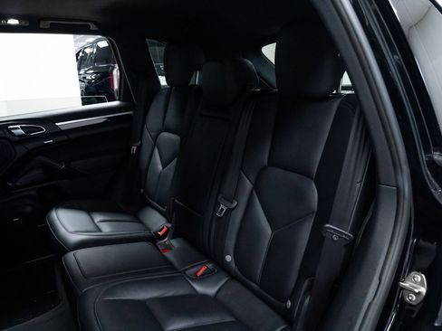 Used 2016 Porsche Cayenne AWD/4WD image 9