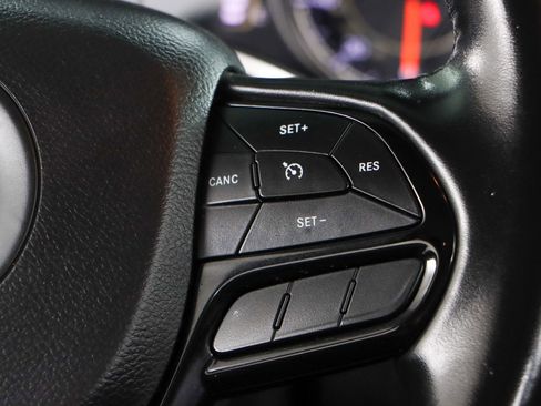 Used 2021 Jeep Cherokee Latitude Plus image 14