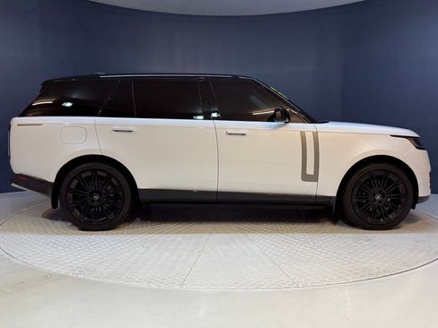 Used 2024 Land Rover Range Rover Long Wheelbase SE image 8