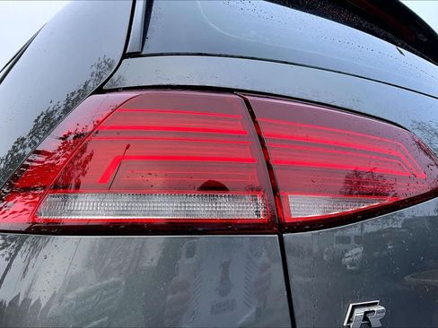 Used 2019 Volkswagen Golf R image 29