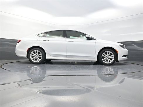 Used 2016 Chrysler 200 Limited image 34