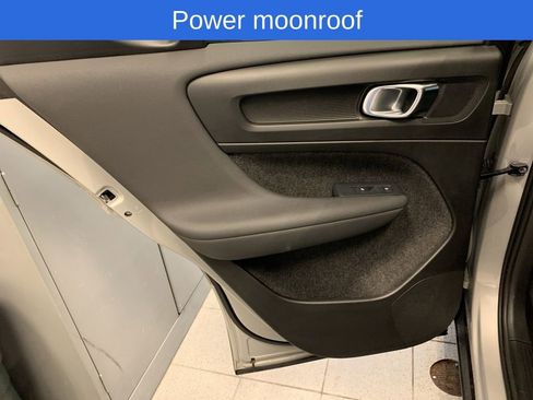 Used 2025 Volvo XC40 B5 Plus image 11