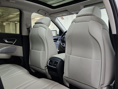 Used 2025 Acura RDX SH-AWD w/ Technology Package image 18