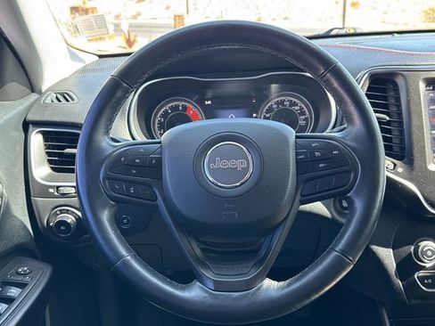 Used 2019 Jeep Cherokee Trailhawk AWD/4WD image 14