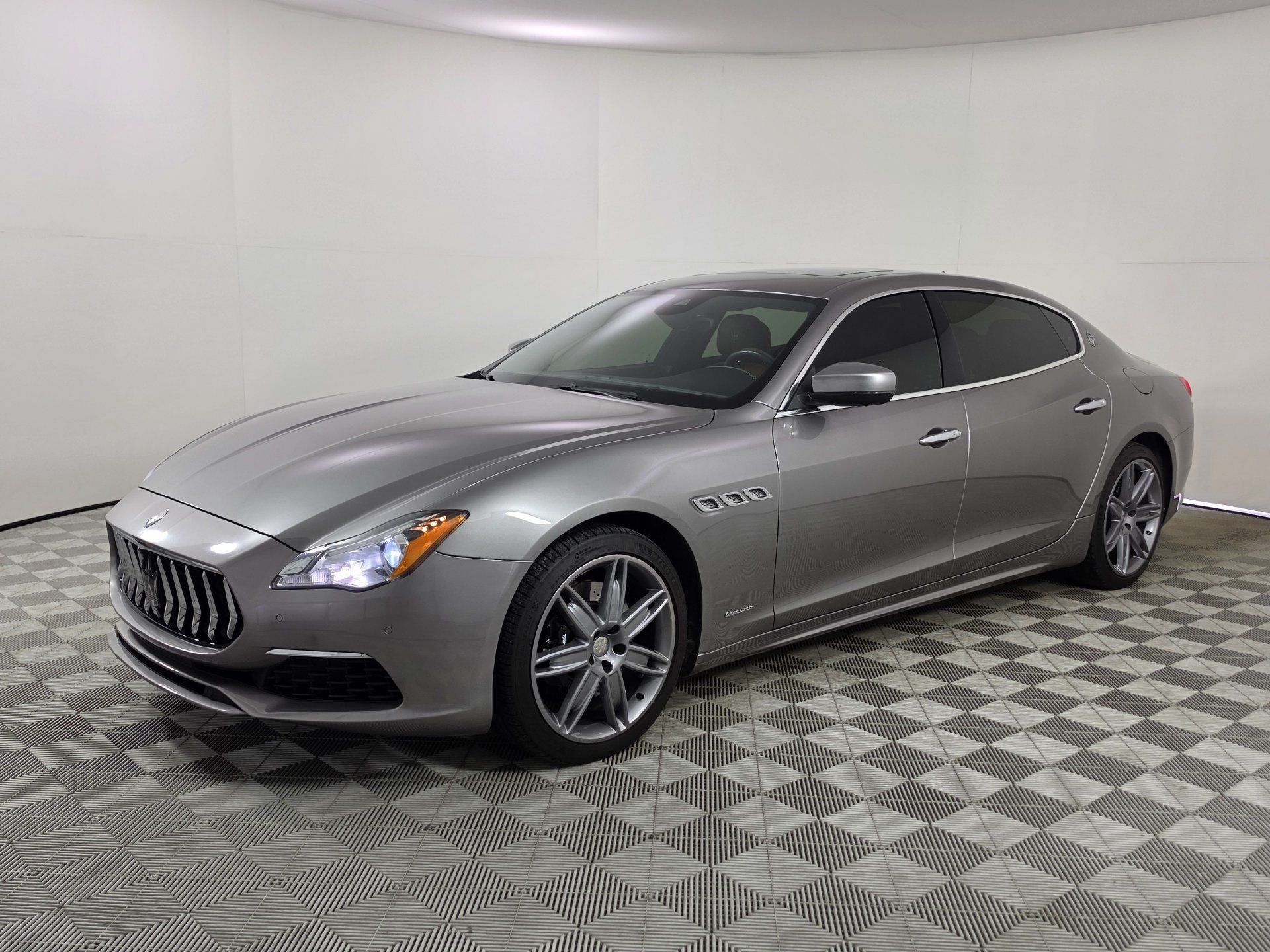 Used 2017 Maserati Quattroporte S GranLusso RWD image 39