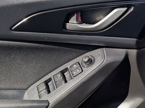 Used 2015 MAZDA MAZDA3 i Sport image 29