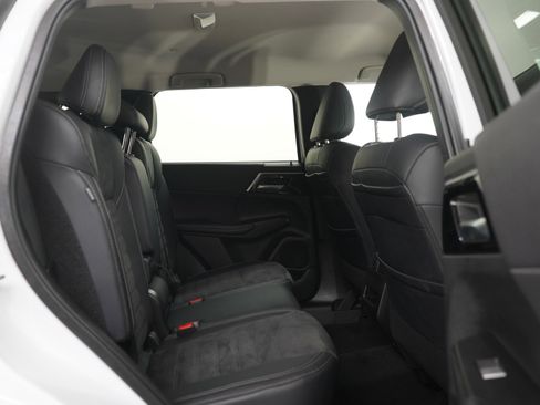 Used 2023 Mitsubishi Outlander SE AWD/4WD image 12