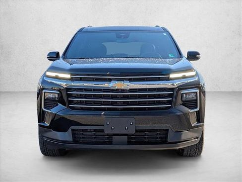 Used 2025 Chevrolet Traverse LT w/ Sun and Wheel Package image 2