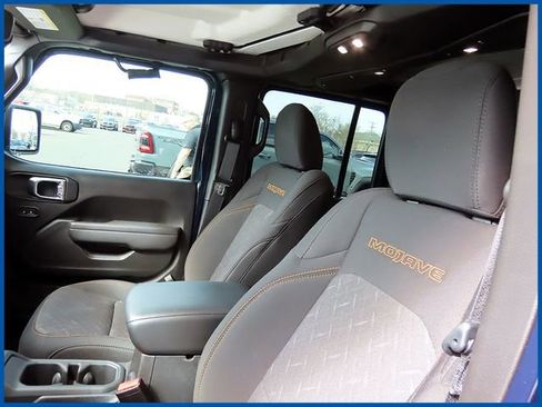 Used 2025 Jeep Gladiator Mojave w/ Convenience Group image 13