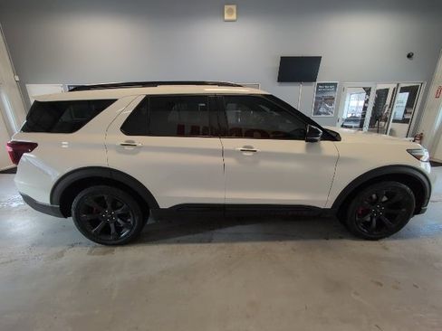 Used 2020 Ford Explorer ST w/ ST Street Pack image 6