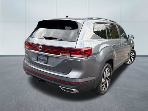 Used 2025 Volkswagen Atlas SE AWD/4WD image 4