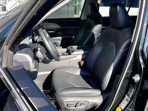 Used 2025 Toyota Grand Highlander XLE FWD image 23