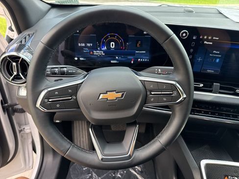 Used 2026 Chevrolet Equinox LT w/ Convenience Package II FWD image 18