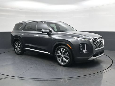 Used 2022 Hyundai Palisade SEL w/ Premium Package FWD image 2
