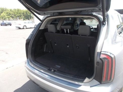 Used 2023 Kia Telluride EX w/ EX Captain's Chair Package image 13